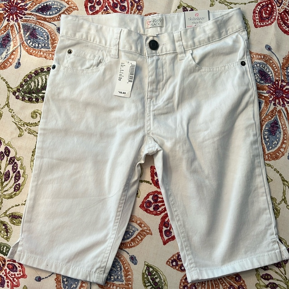 Children’s place size 12 skimmer short white